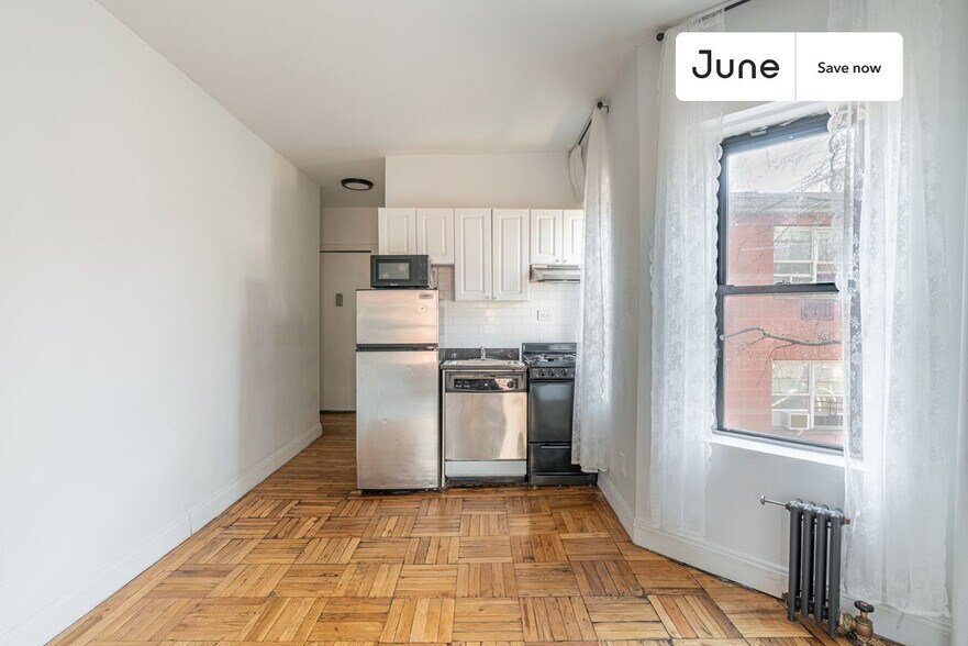 Primary Photo - 715 E 5th St