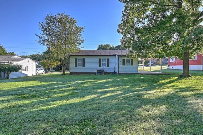 Building Photo - 115 Starlite Dr