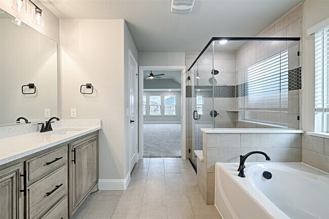 Building Photo - 521 Livia Irene St