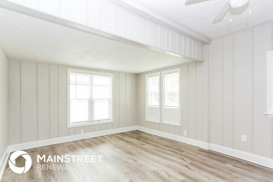 Building Photo - 3706 Elm St