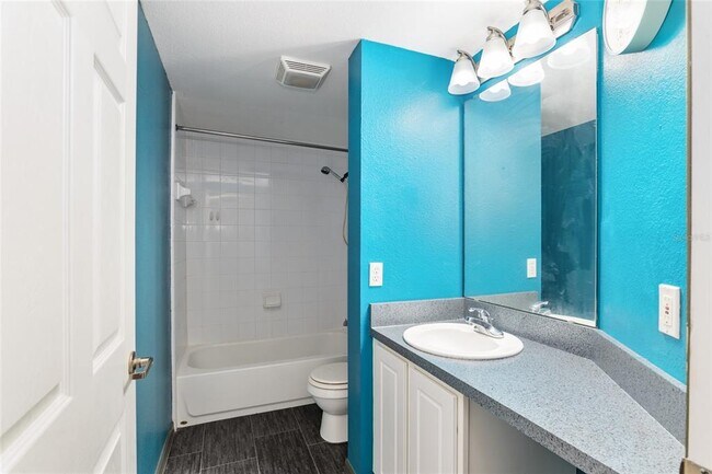 Building Photo - 9127 SW 52nd Ave