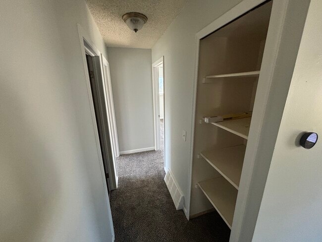 Building Photo - Columbine Ave