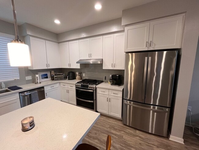 Building Photo - 2 Bed 2.5 Bath 1,423 Sq. Ft. Luxury Coastal Condo with Ocean View Deck