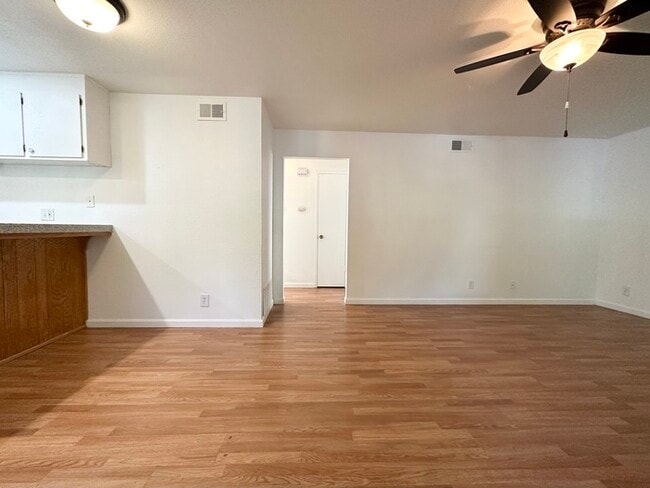 Building Photo - Charming 2-Bedroom Condo in Rancho Cordova!