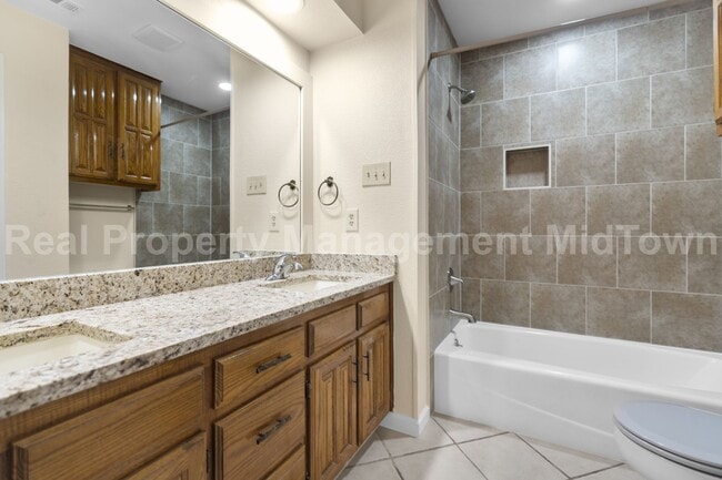 Building Photo - Charming Arlington Home with Spacious Livi...