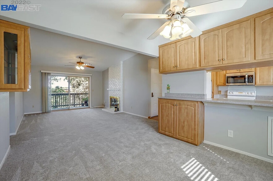 Building Photo - 2055 Sierra Rd