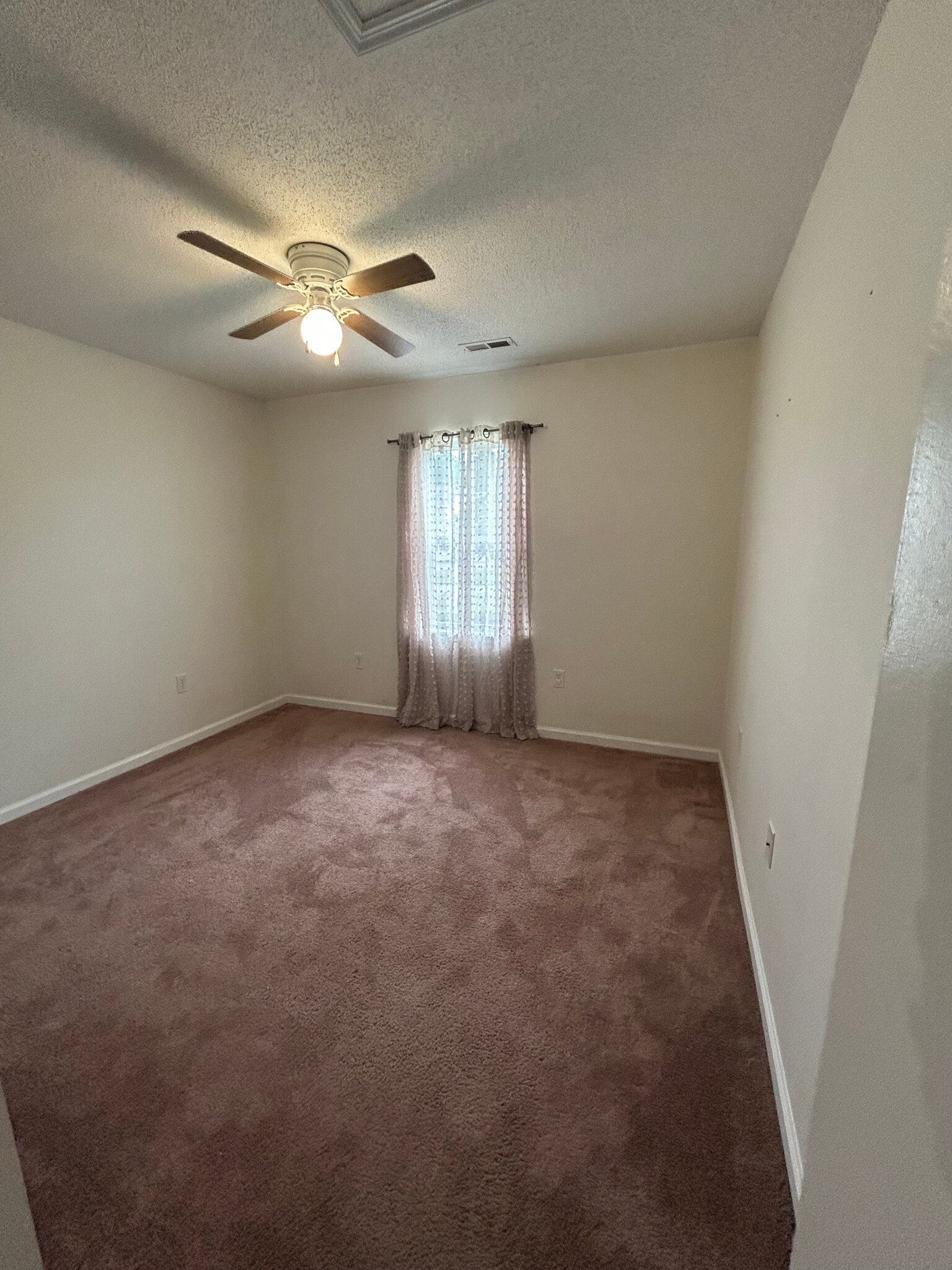 Building Photo - 147 Lawndale Ln