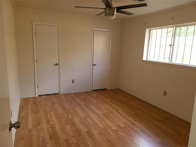 Building Photo - 10614 Sharpview Dr