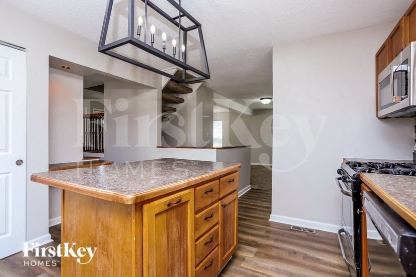 Building Photo - 8 Four Winds Dr