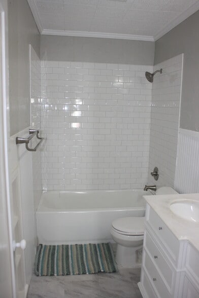 Bath 1 - 2121 22nd St