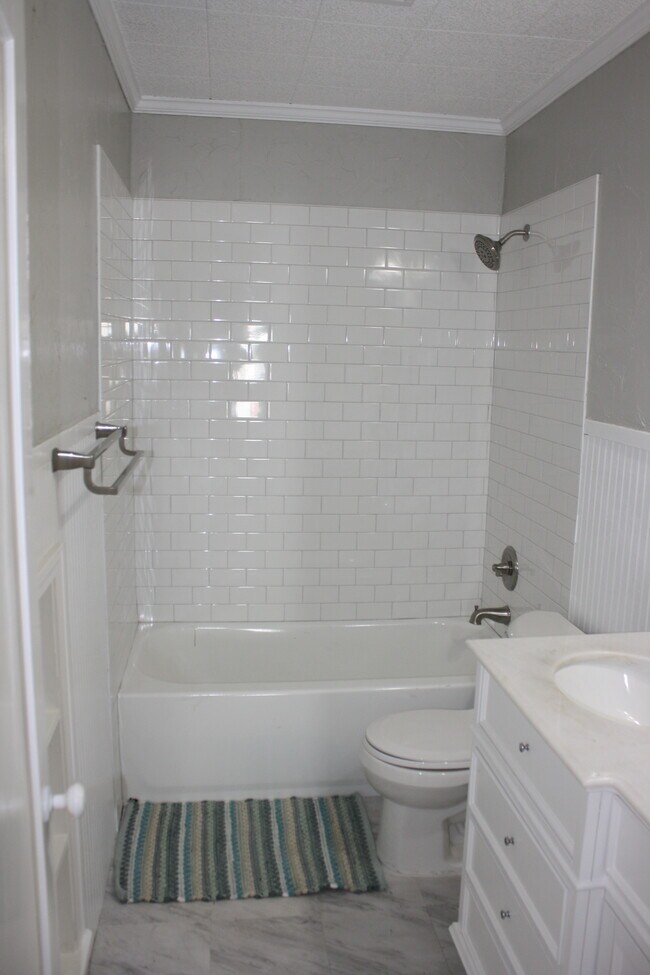 Bath 1 - 2121 22nd St