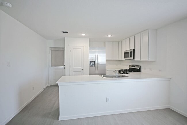 Building Photo - 729 Meadow Dr