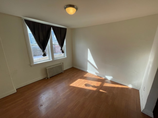 Building Photo - 366 4th Ave