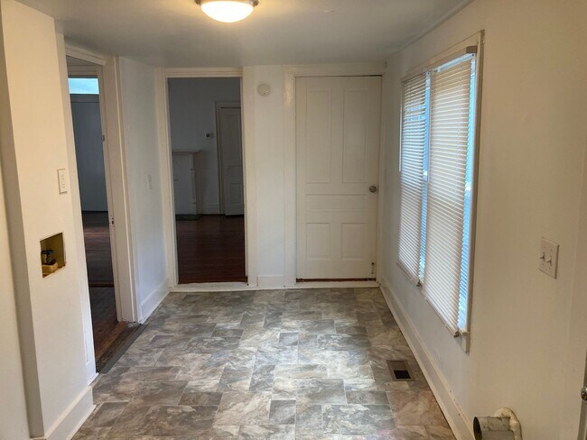 Building Photo - Home for Rent in Historic Horton Waverly Area on Reservoir Hill