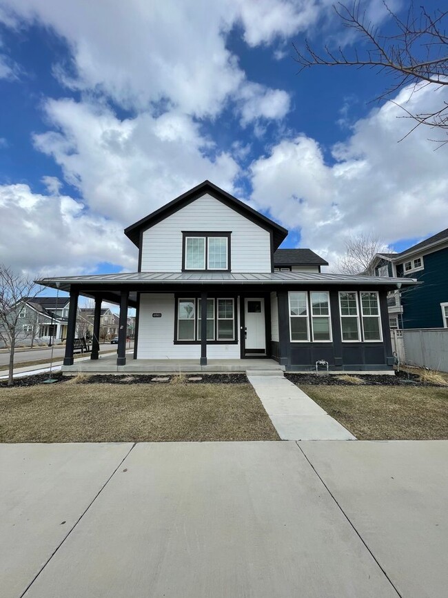 Primary Photo - Large Daybreak home!
