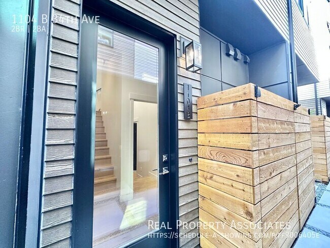 Building Photo - 1104 B 34th Ave
