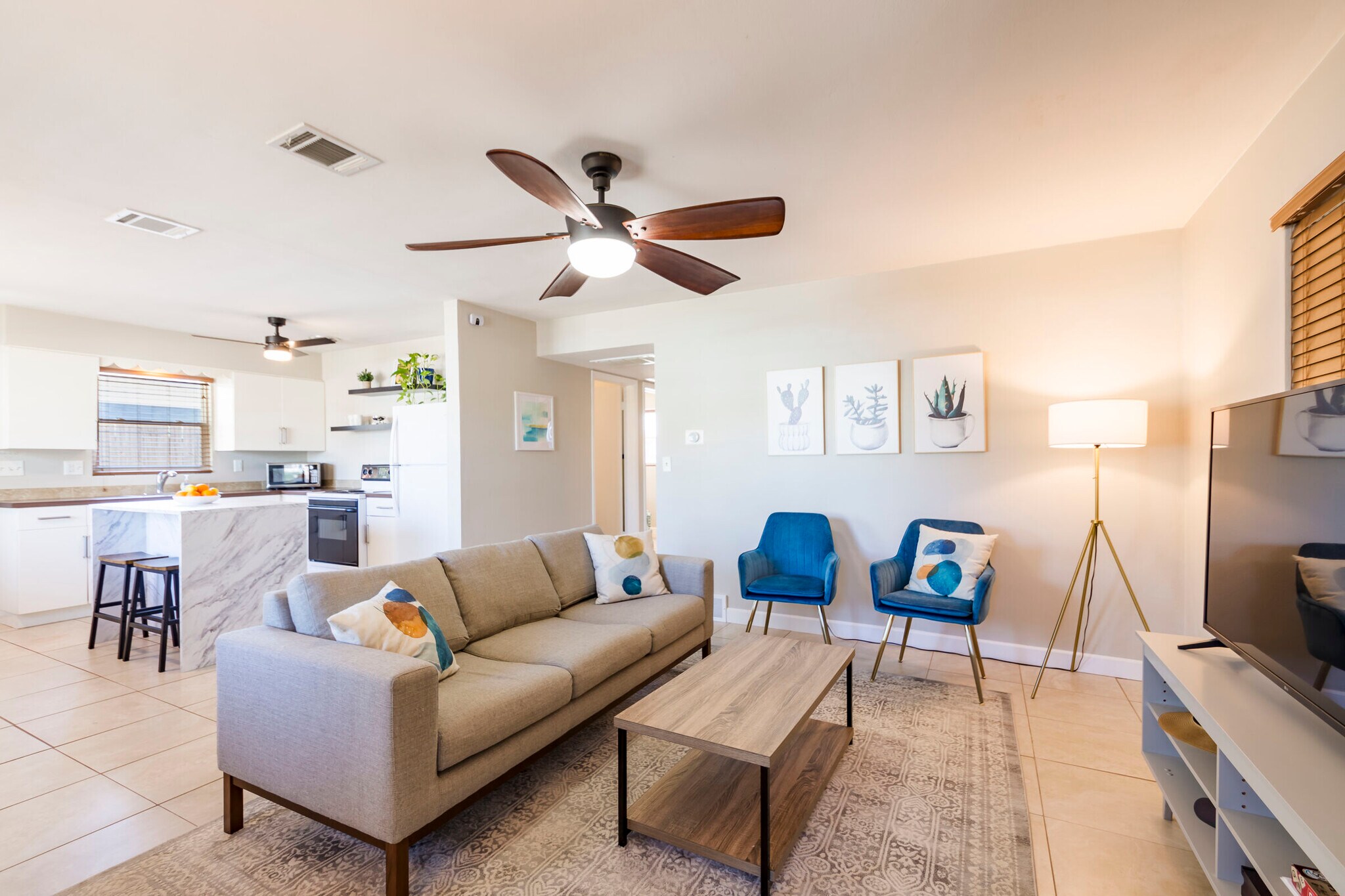 Family Room - 539 Bay St