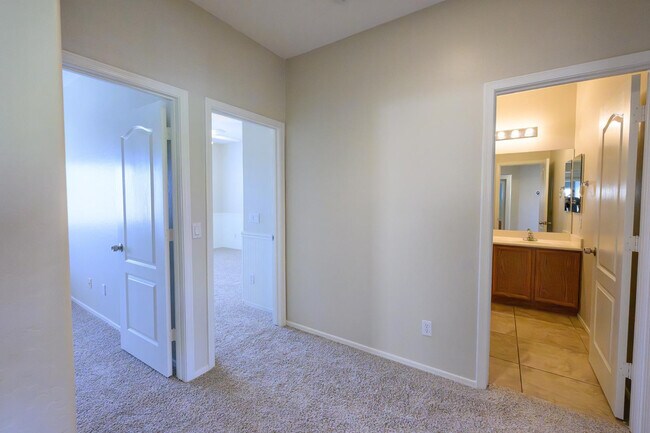 Building Photo - 2521 W Tumbleweed Dr