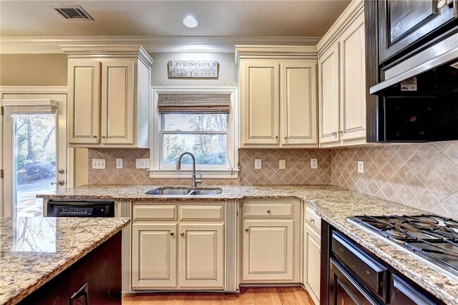 Building Photo - 5570 Viewpoint Ct