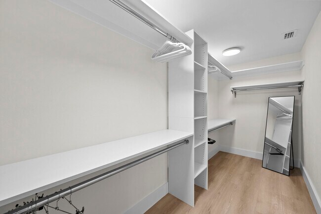 Building Photo - 6360 Pelican Bay Blvd