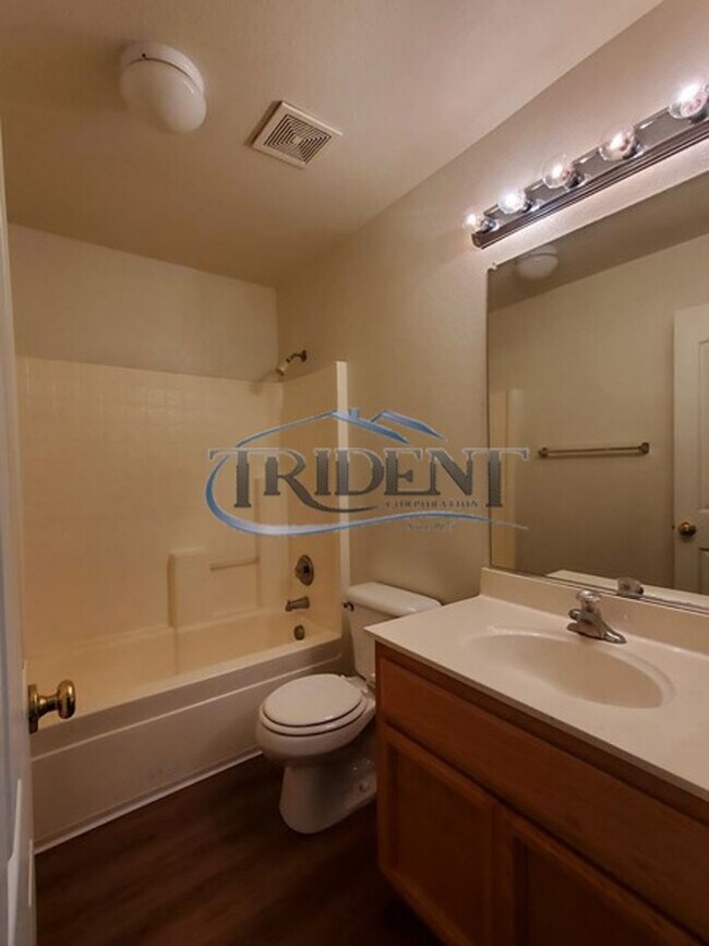 Building Photo - 4 bedroom 2 bath near schools and parks