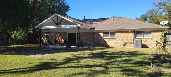 Building Photo - 11123 Hazelhurst Dr