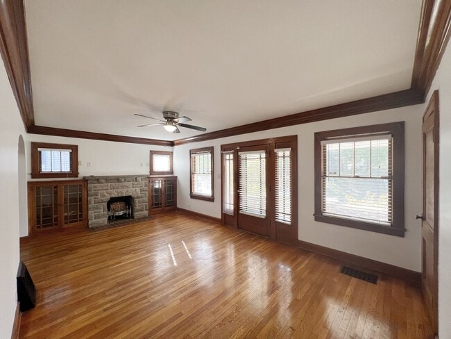 Building Photo - SEE IT NOW: Beautiful 3-Bedroom Bungalow i...
