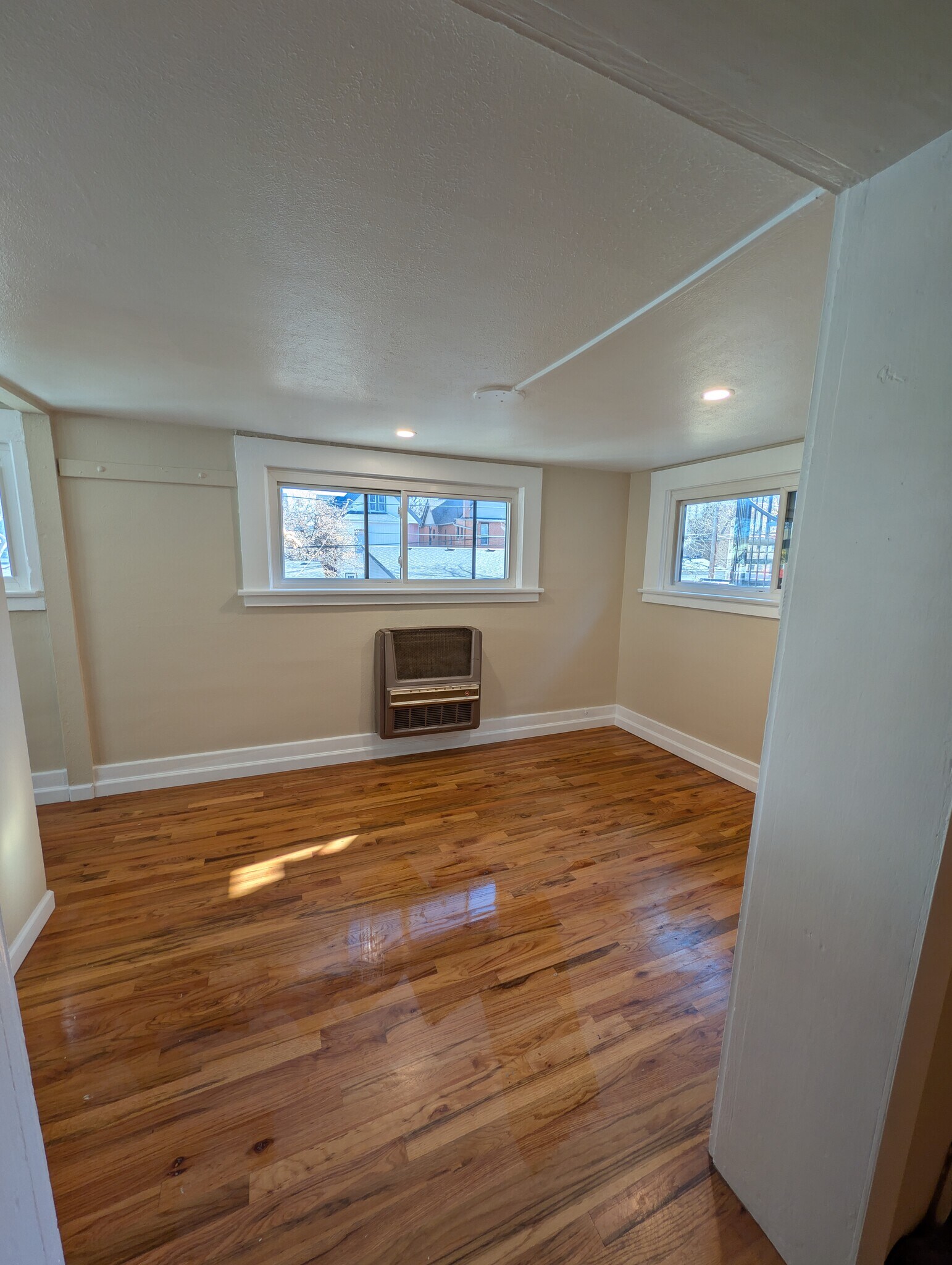 Vintage wall heater for decoration - 1280 Race St