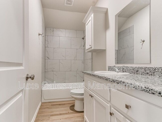 Building Photo - 3703 N Divis Ave