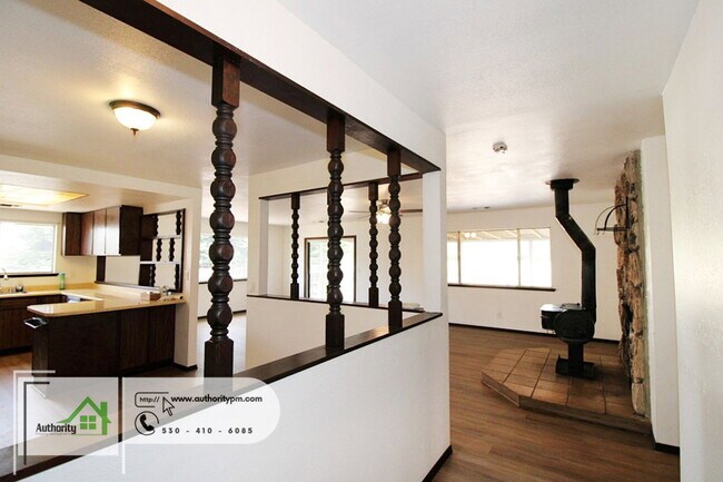 Building Photo - 8615 Patricia Dr