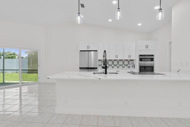 Building Photo - 48 Bentwater Cir