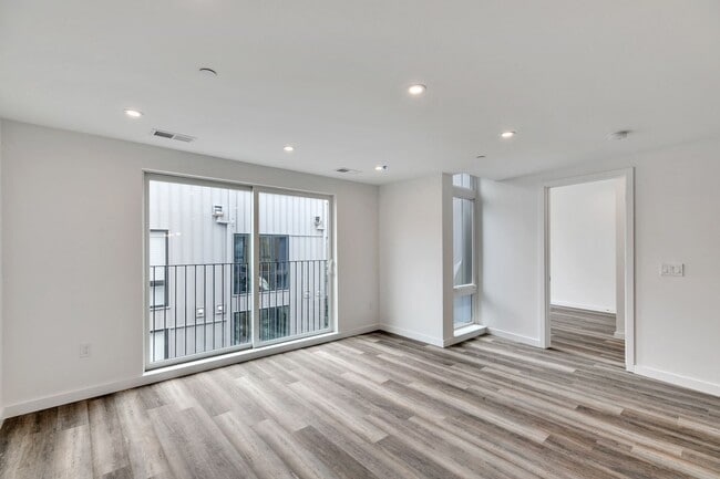 Building Photo - 1 Bedroom in Northern Liberties - Parking Available