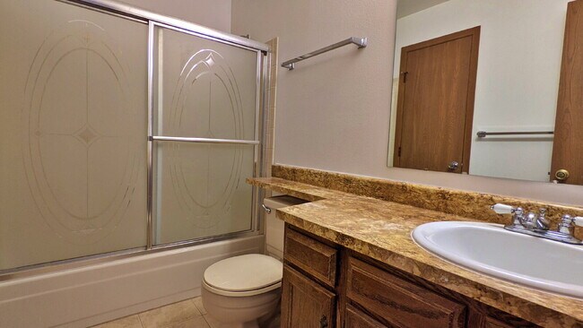 Building Photo - Spacious 2 Bedroom 1 Bath Condo In Cherry Creek School District!! 2nd Floor Balcony! Extra Storag...