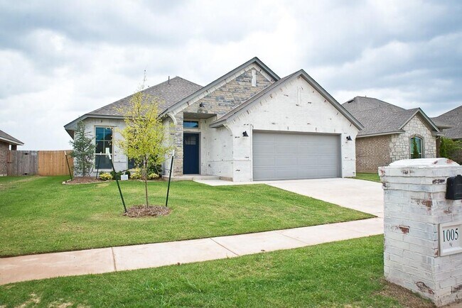 Building Photo - 1005 SW 140th St