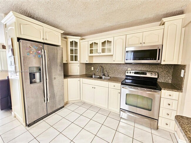 Building Photo - 4596 E 8th Ct