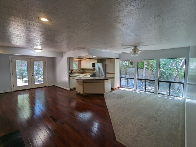 Building Photo - 1806 E Fawn Ln