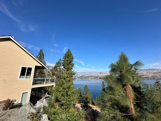 Building Photo - Fully Furnished Home in Chelan!  Reduced Price and Half off Deposit!