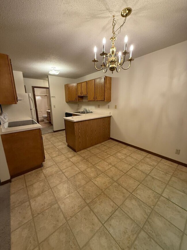 Building Photo - PP - 14 - Grandview Ave