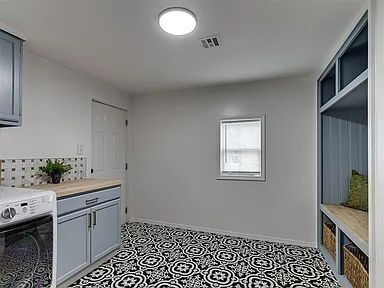 Building Photo - Modern Comfort in Every Square Foot