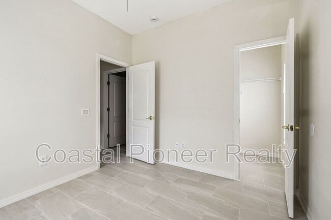 Building Photo - 6723 Lake Camden Way