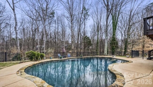 Building Photo - 120 Tall Oak Dr