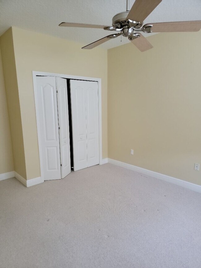 Building Photo - 3 Bedroom / 3 Bathroom - Tidelands