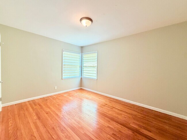 Building Photo - 4648 Adenmoor Ave