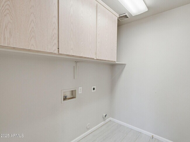 Building Photo - 9926 E Pantera Ave