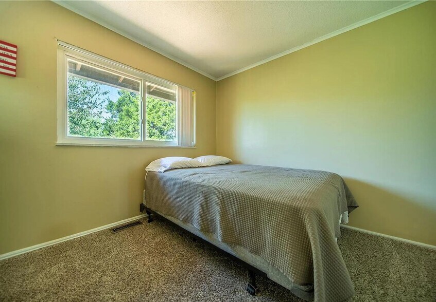 Building Photo - 129 Carmel Woods Dr