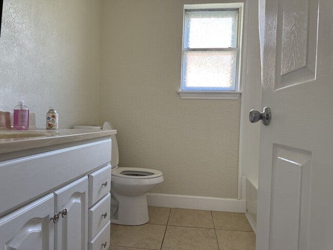 Building Photo - 1906 N 60th St