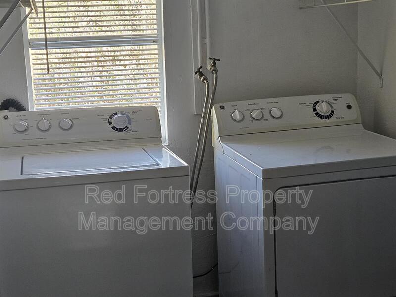 Building Photo - 255 Hubbard Ave