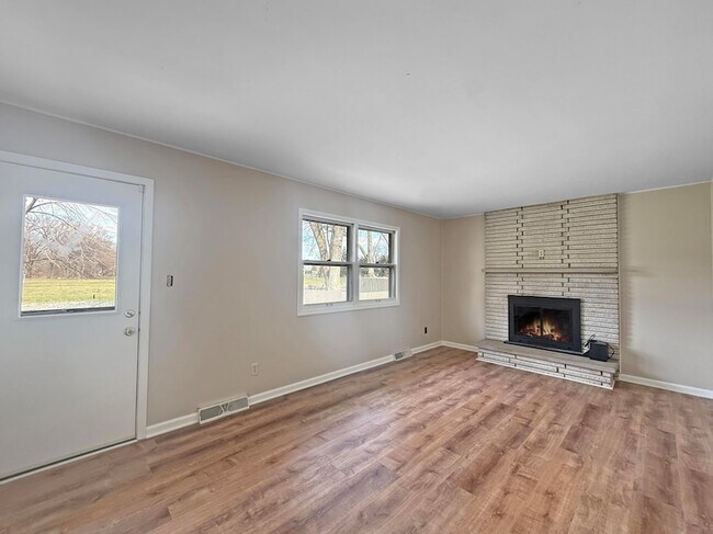 Building Photo - 432 Summer Dr