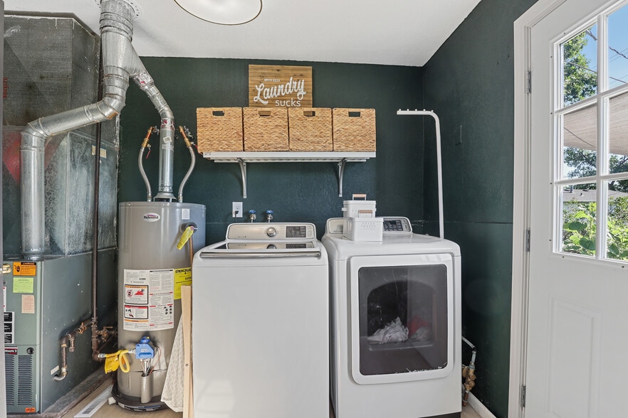 Building Photo - 2120 Rena Pl