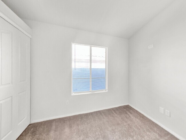 Building Photo - Comfortable 3-Bed, 2-Bath Home